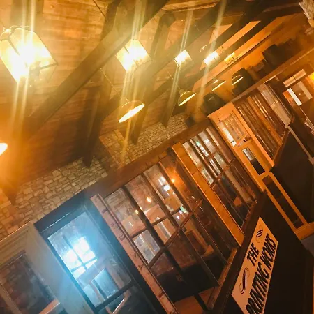 Mcsorleys And Bar Guest house 2*
